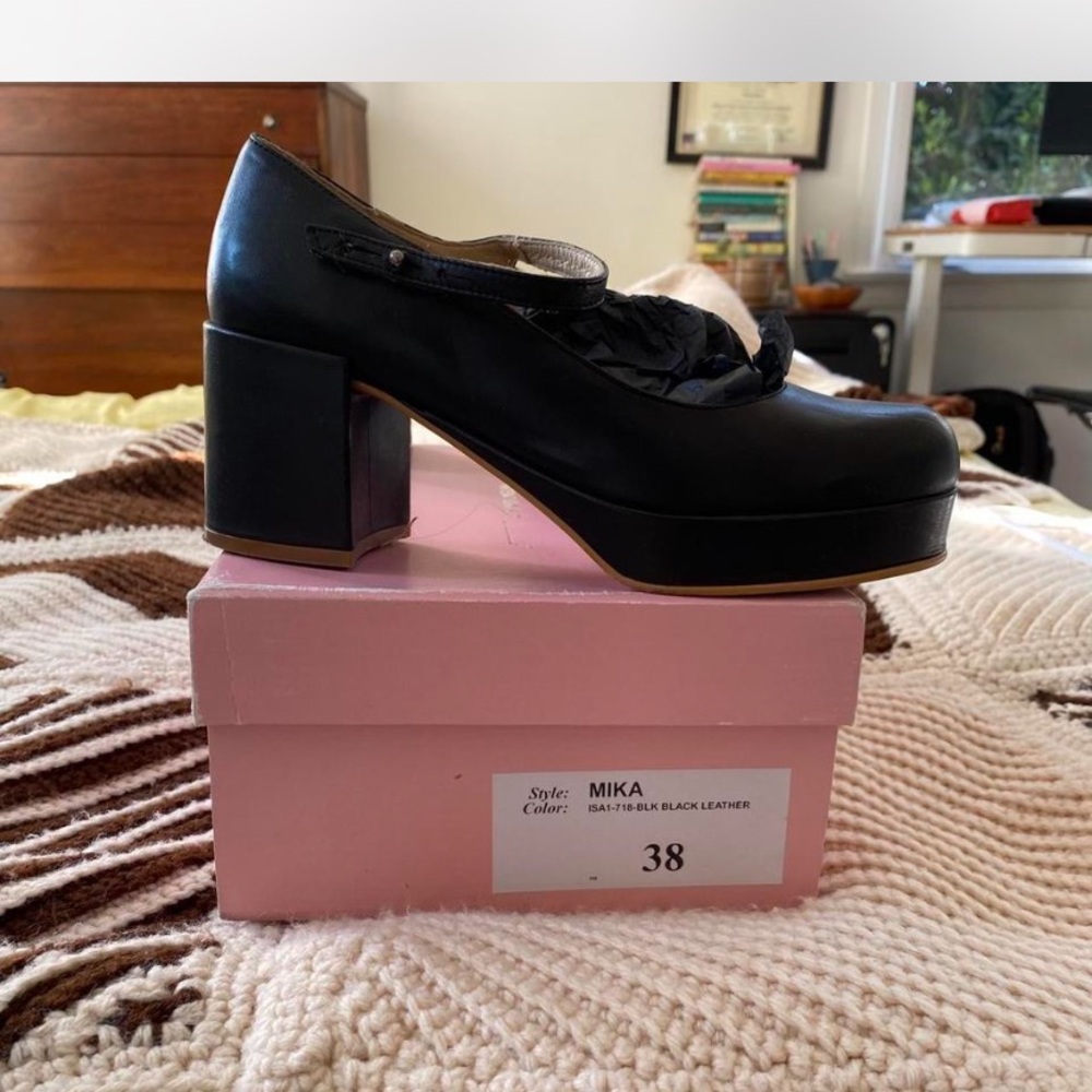 Intentionally Blank Chunky Mary Jane Heels - Picture 4 of 7